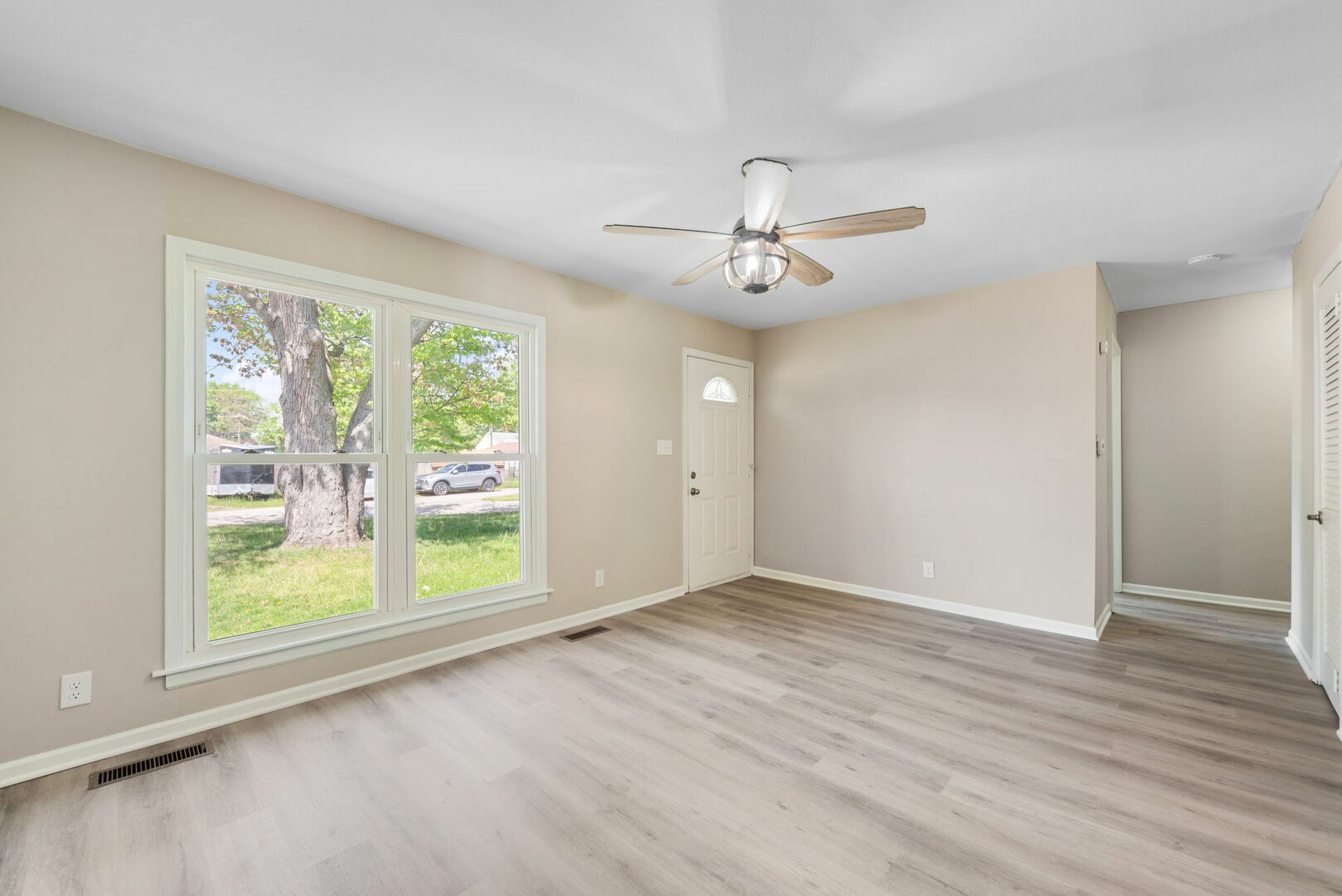 Property Photo: 204 N Irvine Road IL 60910