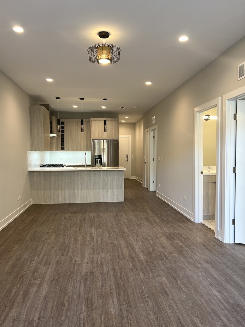 Property Photo: 3244 N Lincoln Avenue 2E IL 60657