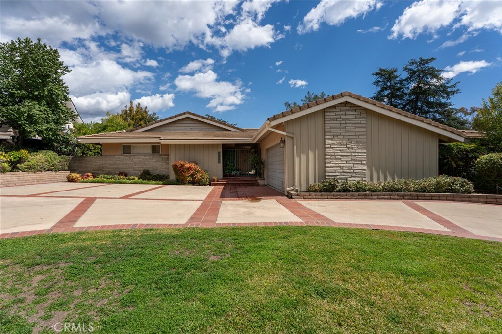 Property Photo: 1960 Liliano Drive CA 91024