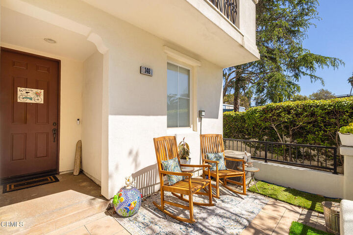 Property Photo:  148 Beach Side Court  CA 93001 