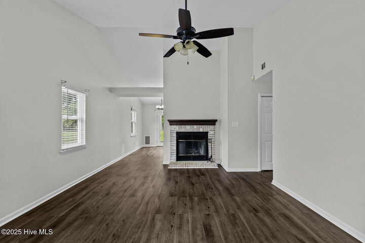 Property Photo: 208 E Lakeridge Landing NC 28546