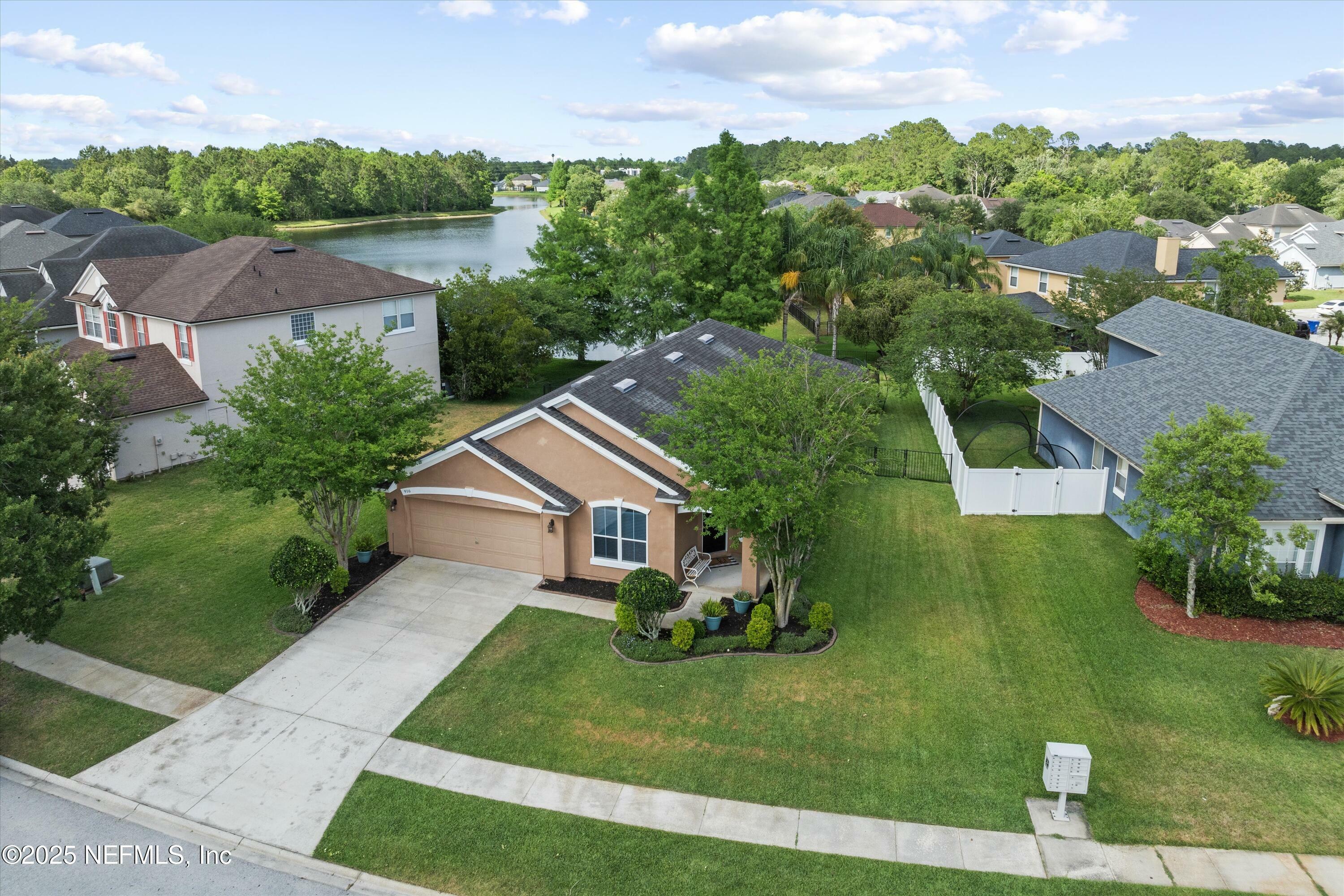 Property Photo: 916 Las Navas Place FL 32092