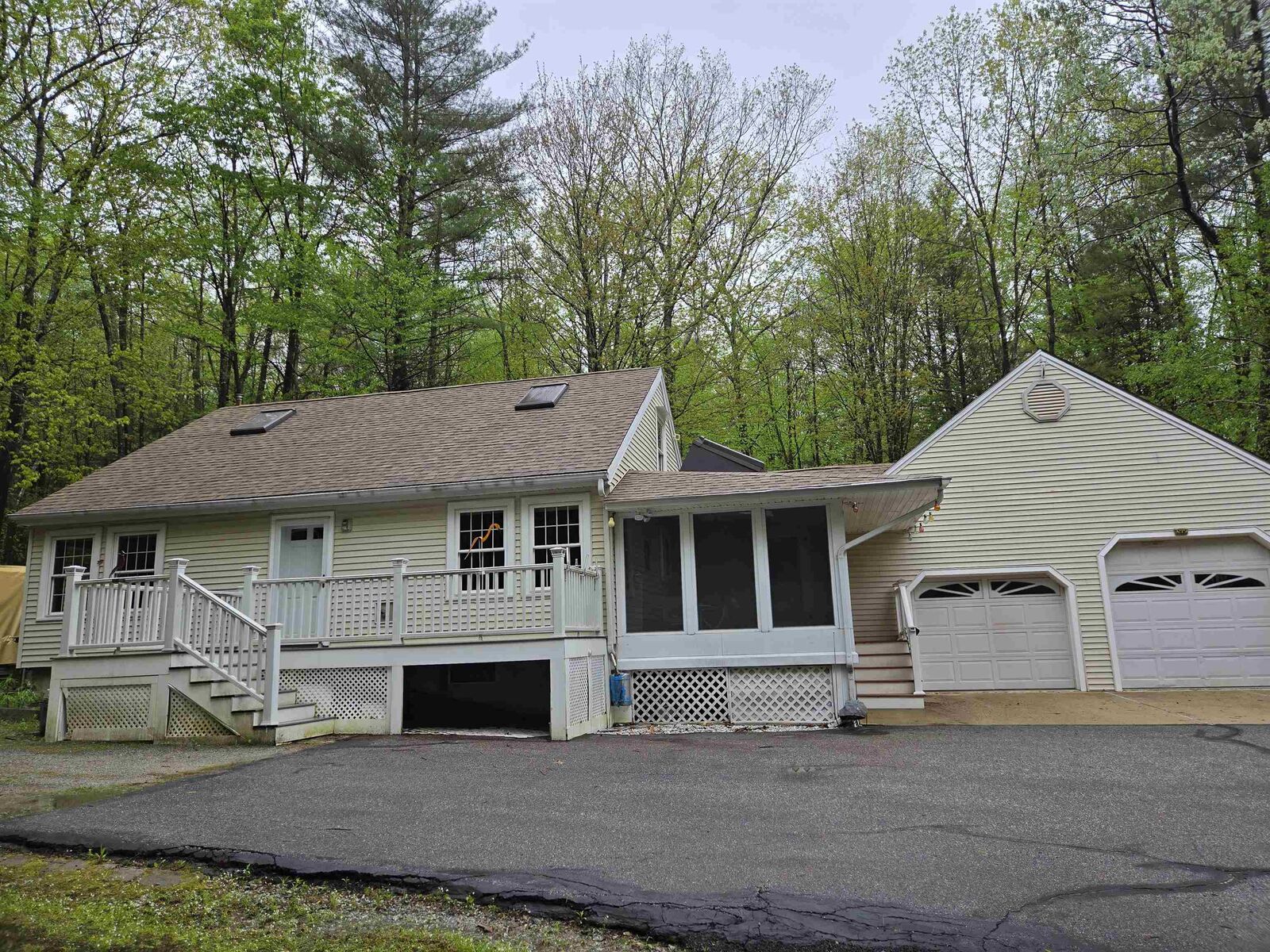 Property Photo:  22 Goldfinch Road  NH 03045 