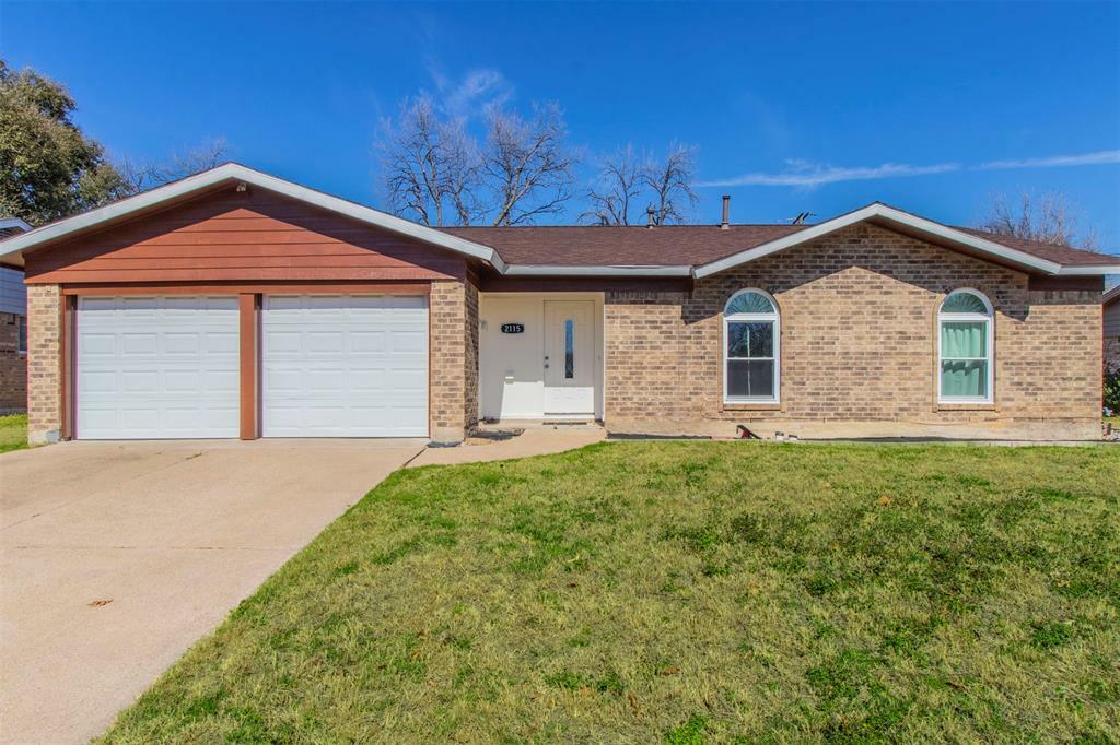 Property Photo: 2115 Bradford Drive TX 76010