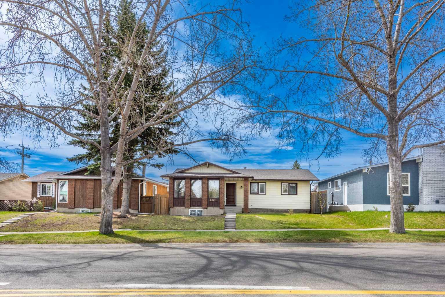 5207 44 Avenue NE  Calgary AB T1Y 2Z9 photo
