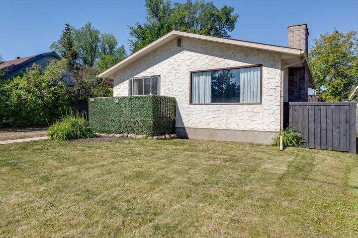 Property Photo: 6308 61 Avenue AB T4N 5R8