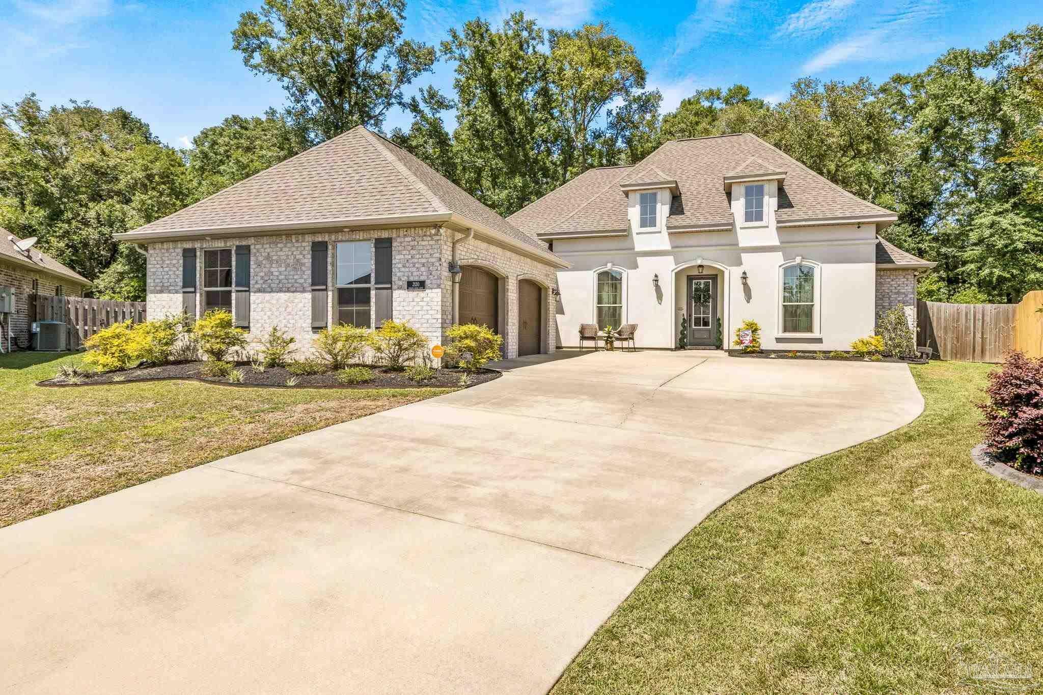 Property Photo: 2120 Eagles Ridge Cv FL 32533