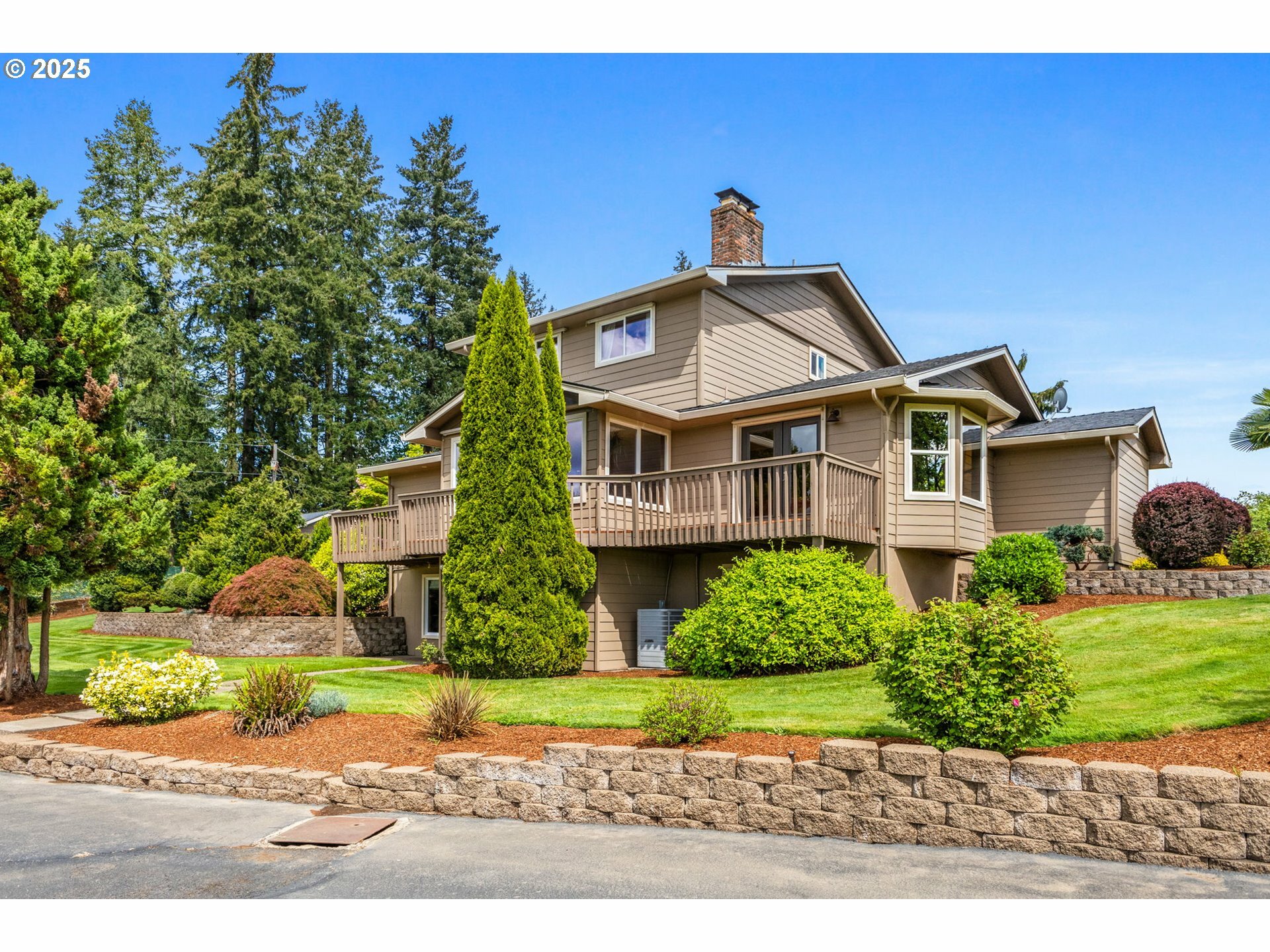 Property Photo: 6421 Brooklake Rd OR 97305