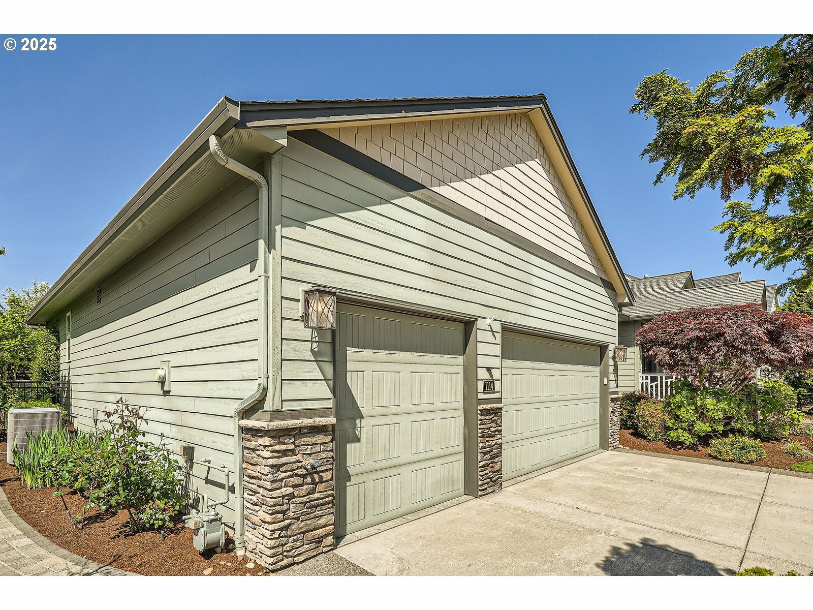 Property Photo:  1114 S 6th Way  WA 98642 
