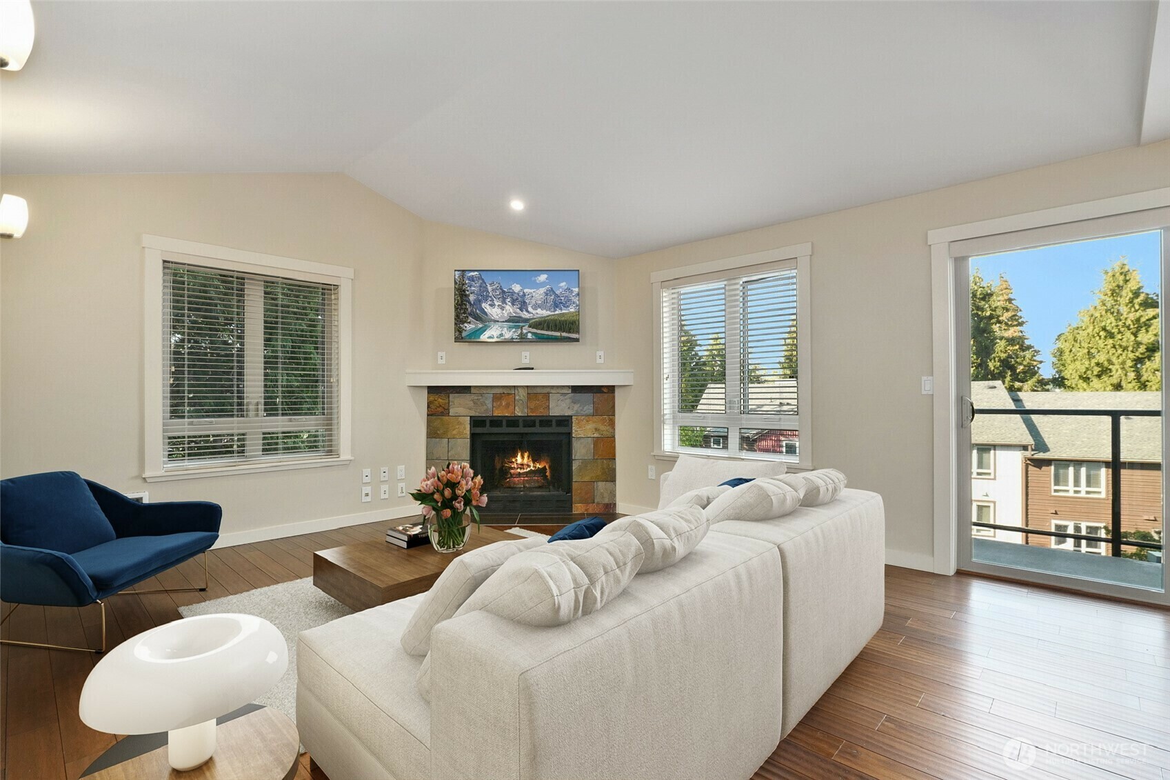 Property Photo: 15132 NE 82nd Street 301 WA 98052