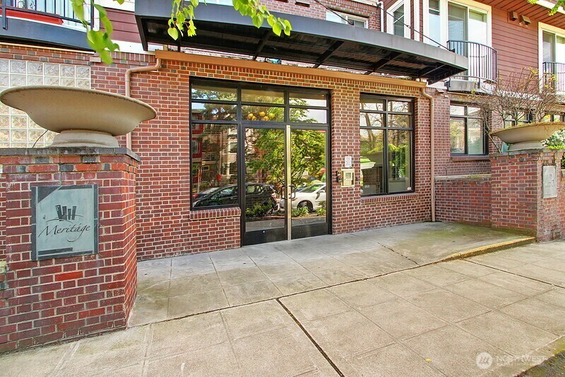 Property Photo: 124 Bellevue Avenue E 706 WA 98102