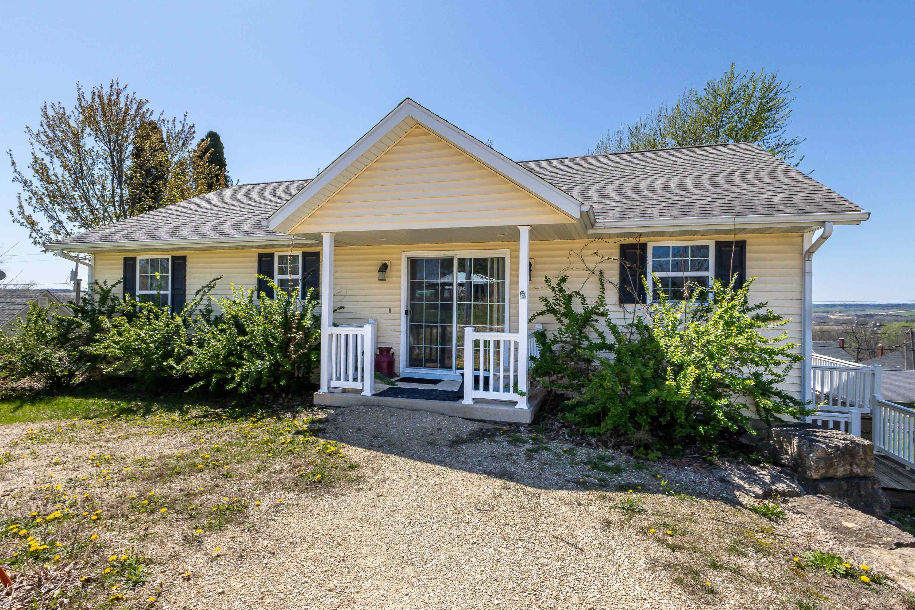 Property Photo: 315 N Ash Street IL 61028