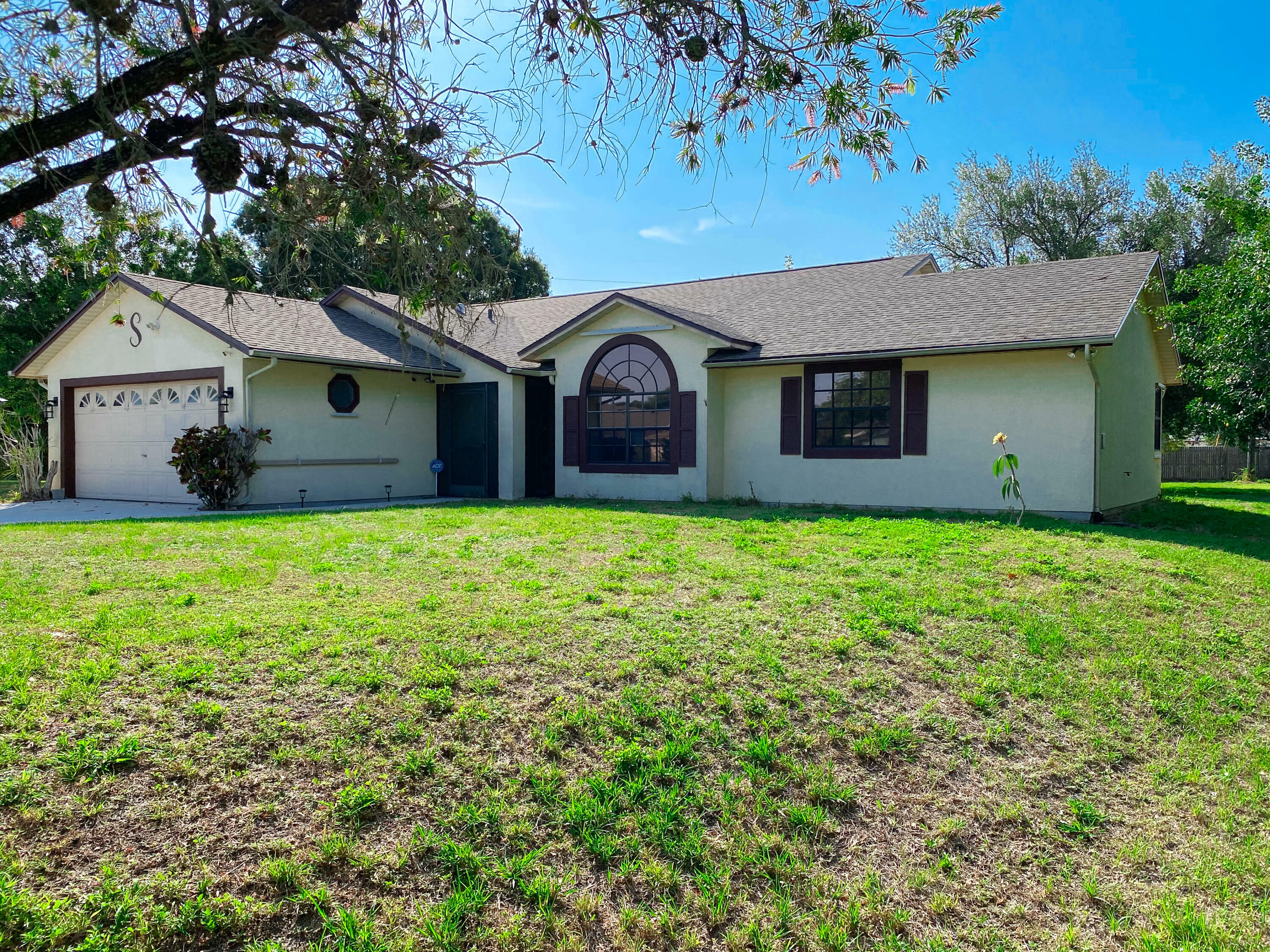Property Photo: 1024 SW Di Lido Lane FL 34953