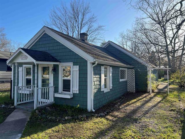 1228 Clinch Street  Traverse City MI 49686 photo