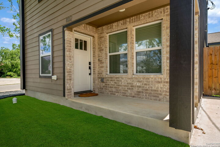 Property Photo:  1104 S Gevers St  TX 78203 