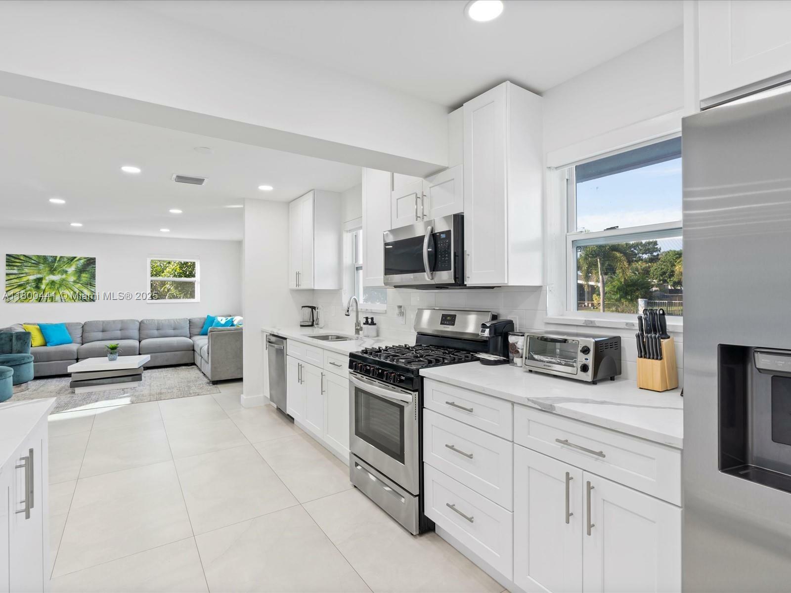 711 N 66th Ave  Hollywood FL 33024 photo