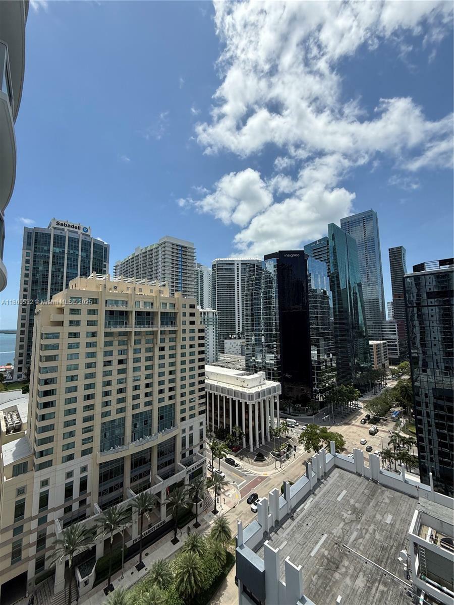Property Photo: 1060 Brickell Ave 1811 FL 33131