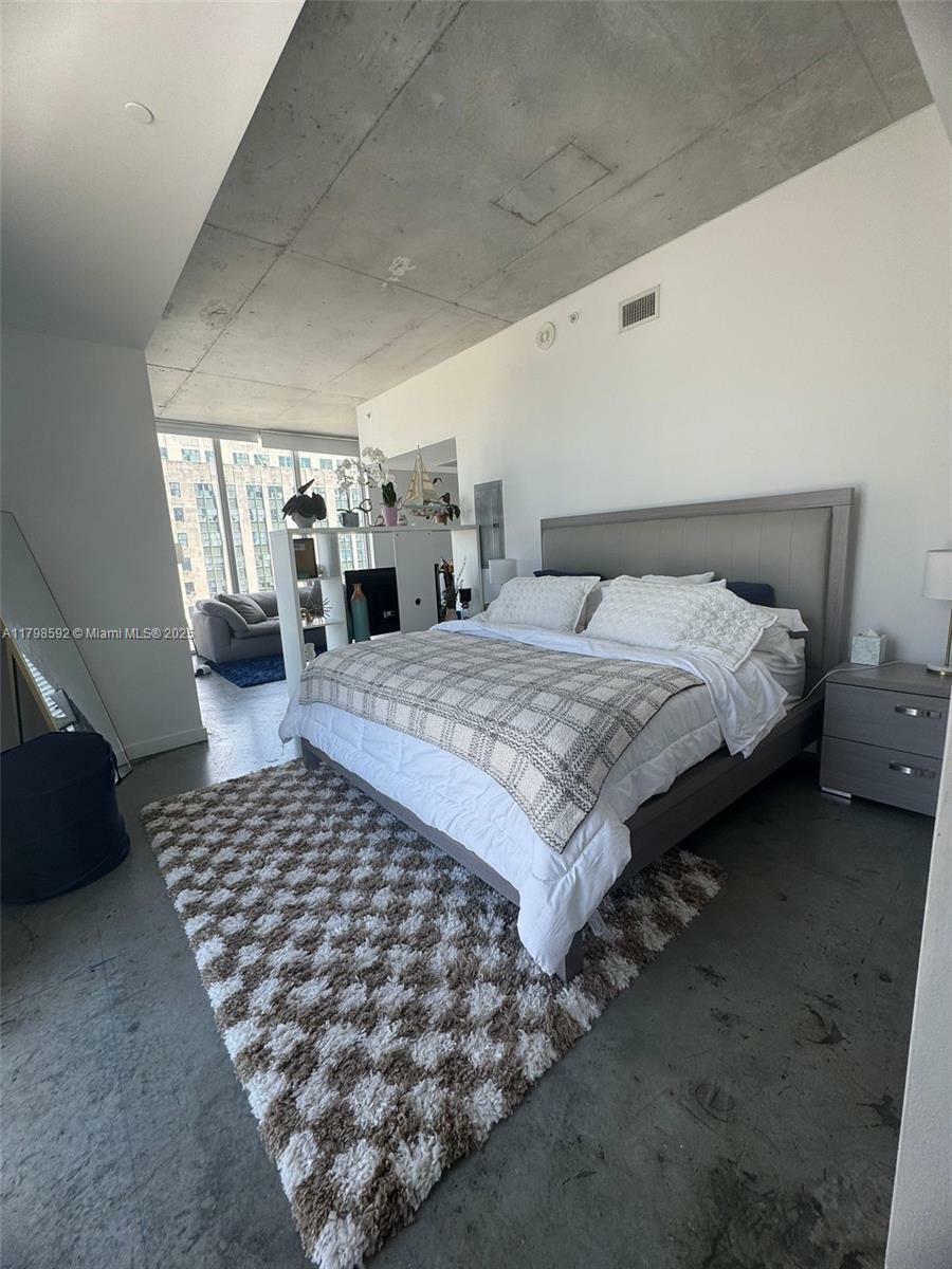 Property Photo: 151 SE 1st St 1610 FL 33131