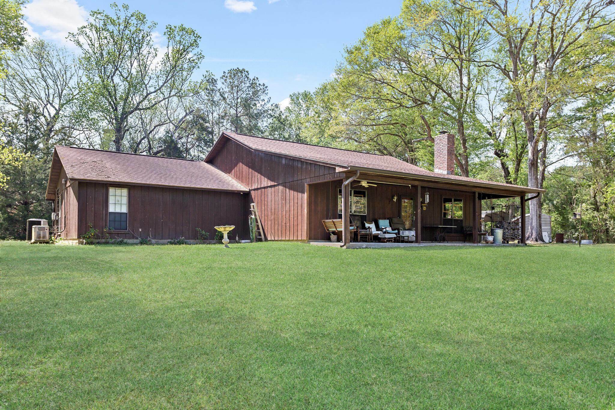 Property Photo: 527 E Walton TX 77657