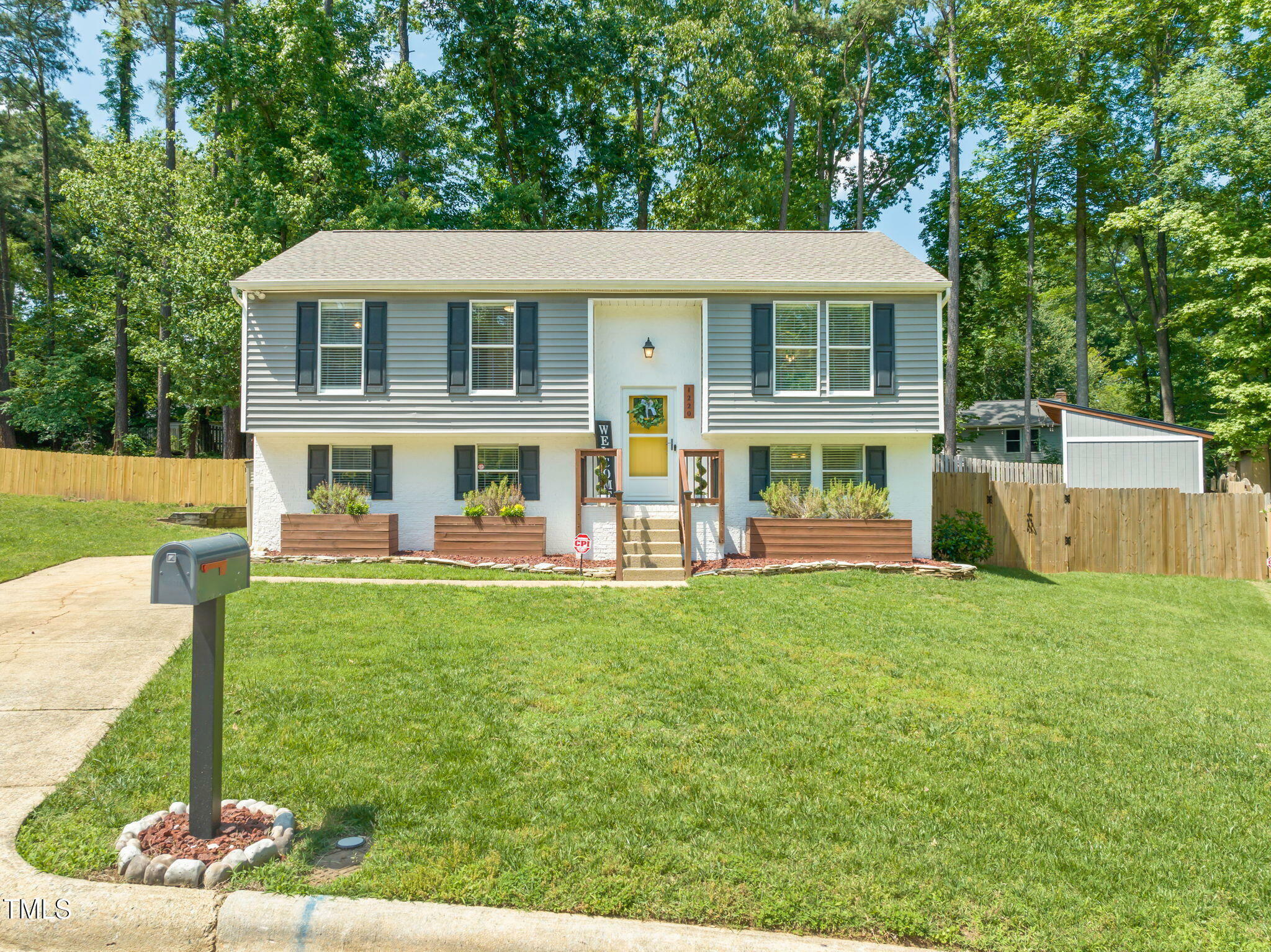 Property Photo: 1220 Sherbrooke Court NC 27612