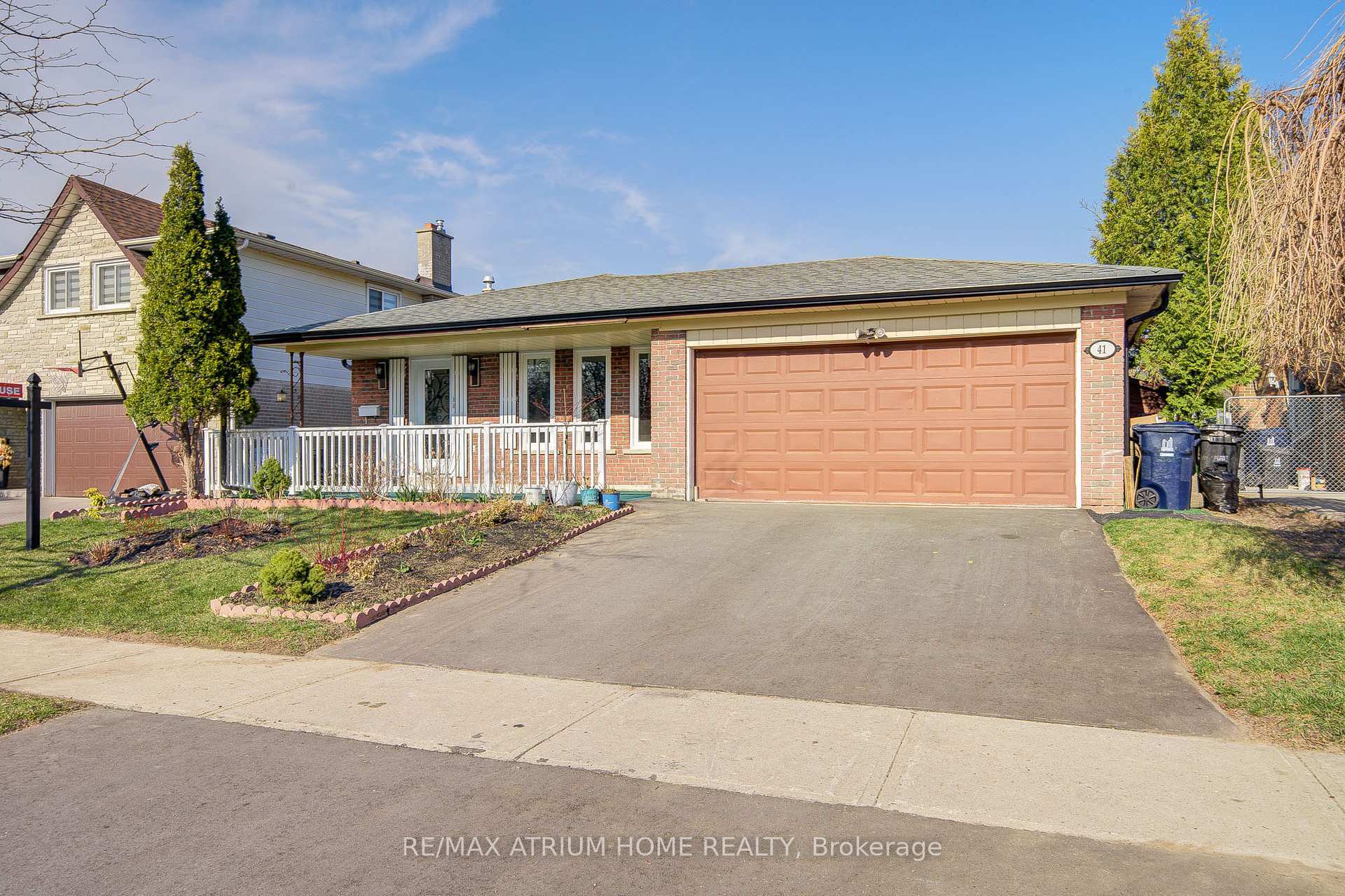 Property Photo: 41 Davisbrook Boulevard ON M1T 2H6