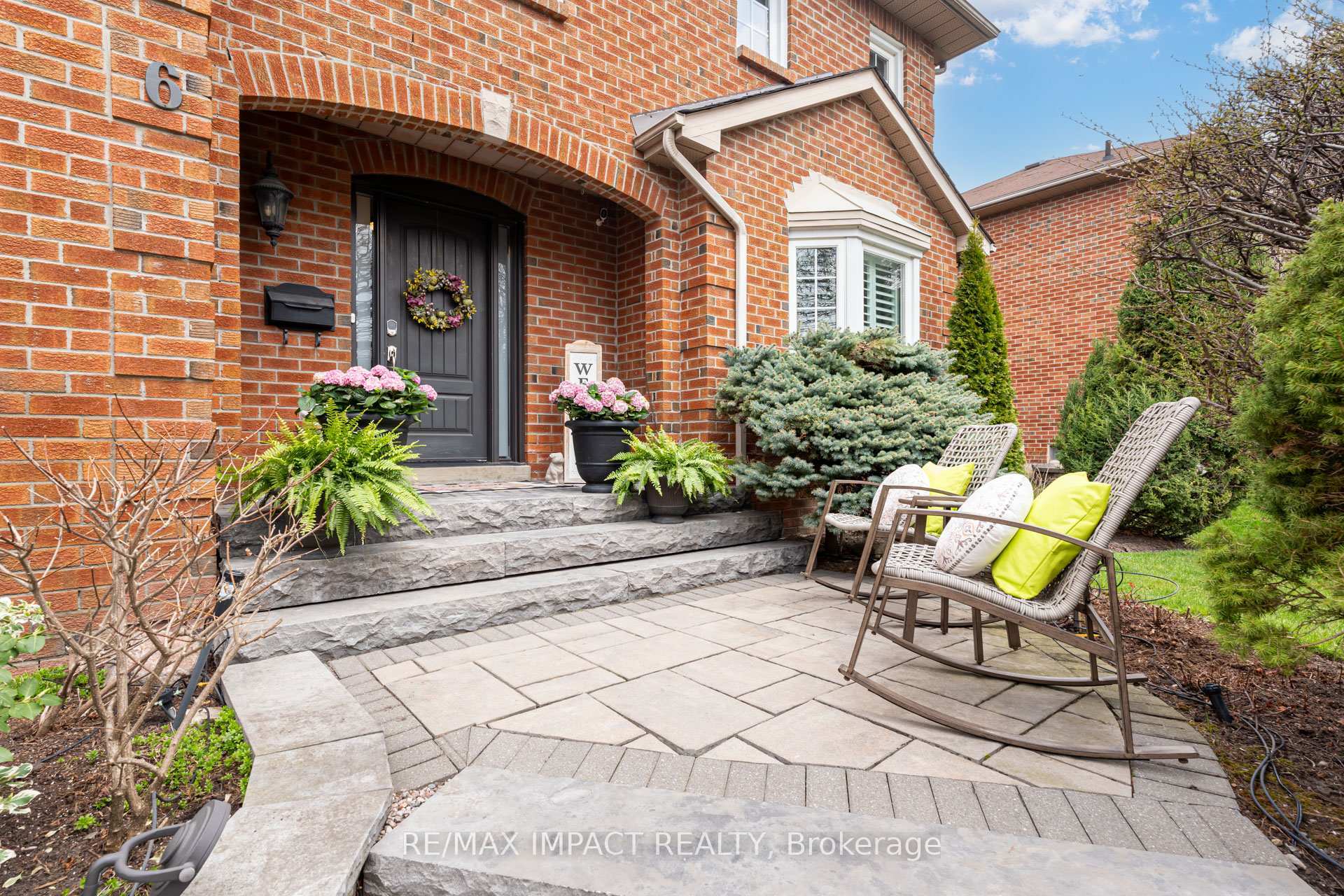 Property Photo: 6 Longford Court ON L1R 1C6