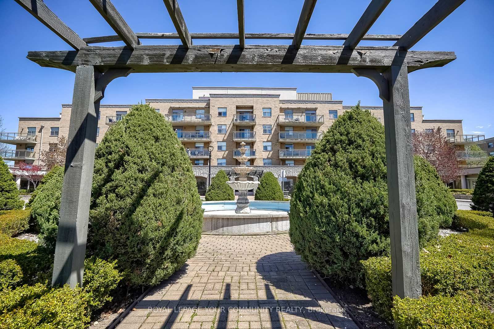 Property Photo: 2502 Rutherford Road 109 ON L4K 5N6