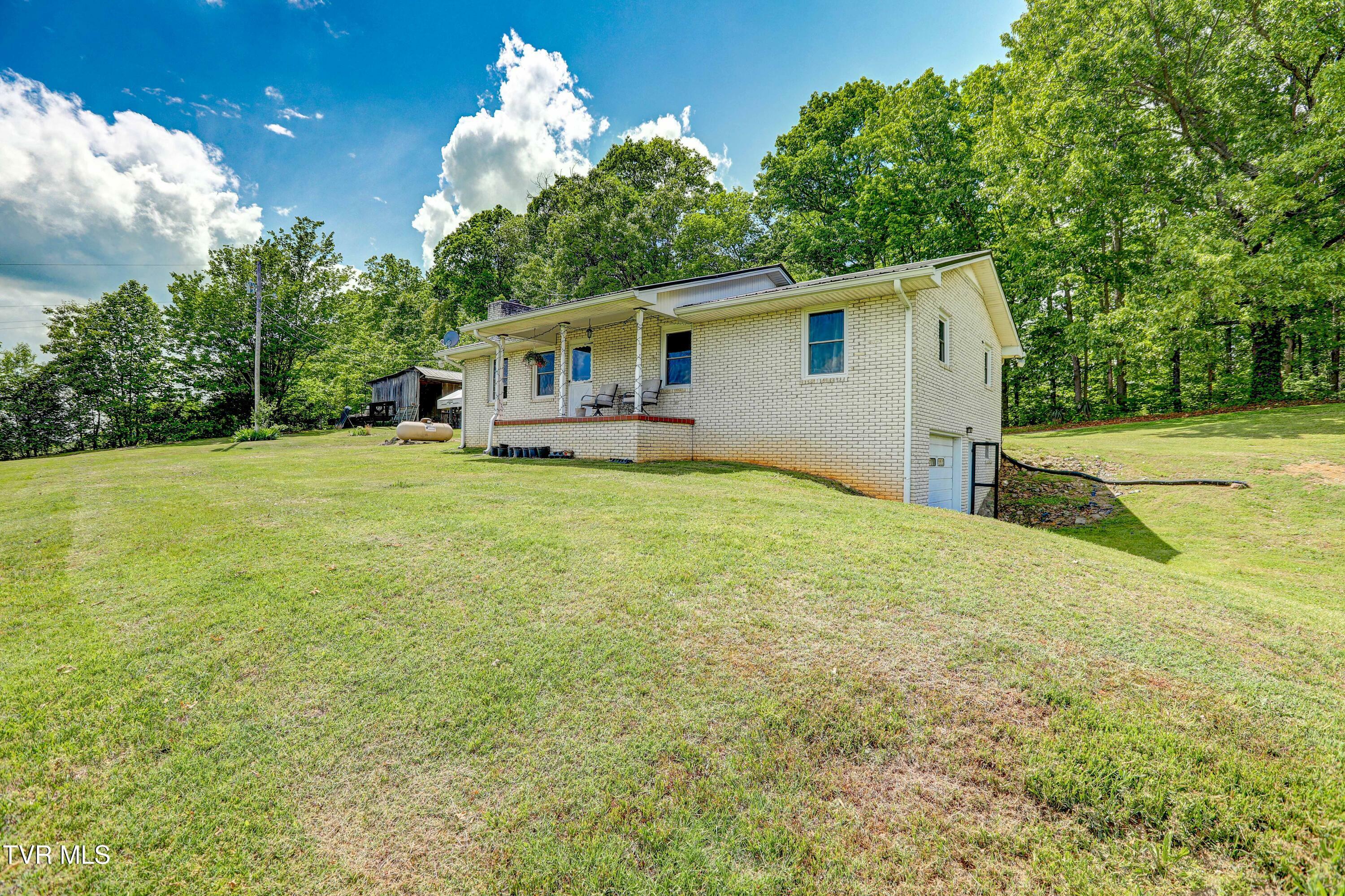 Property Photo: 135 Abc Road TN 37681