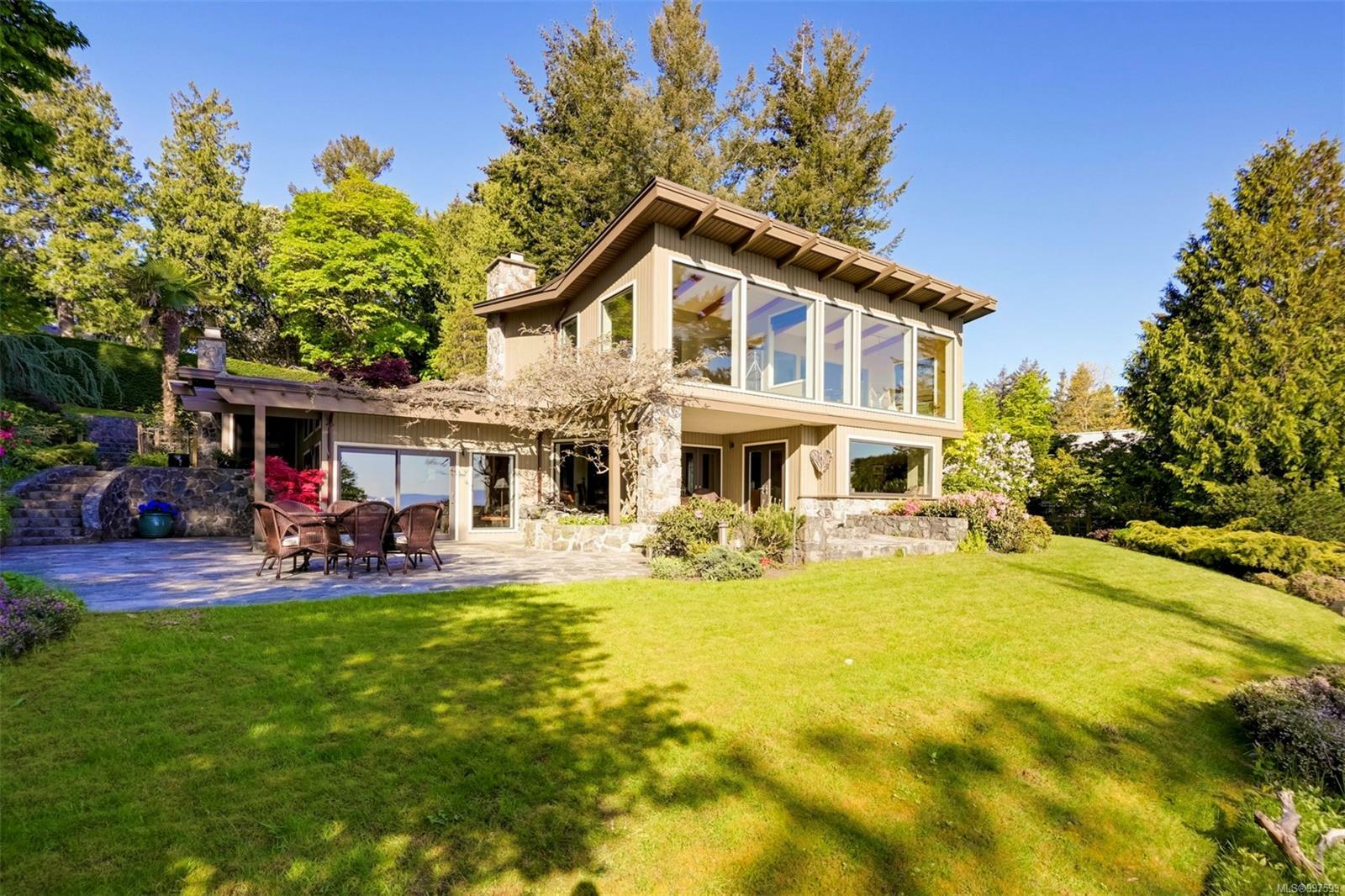 Property Photo: 2248 Arbutus Rd BC V8N 1V3