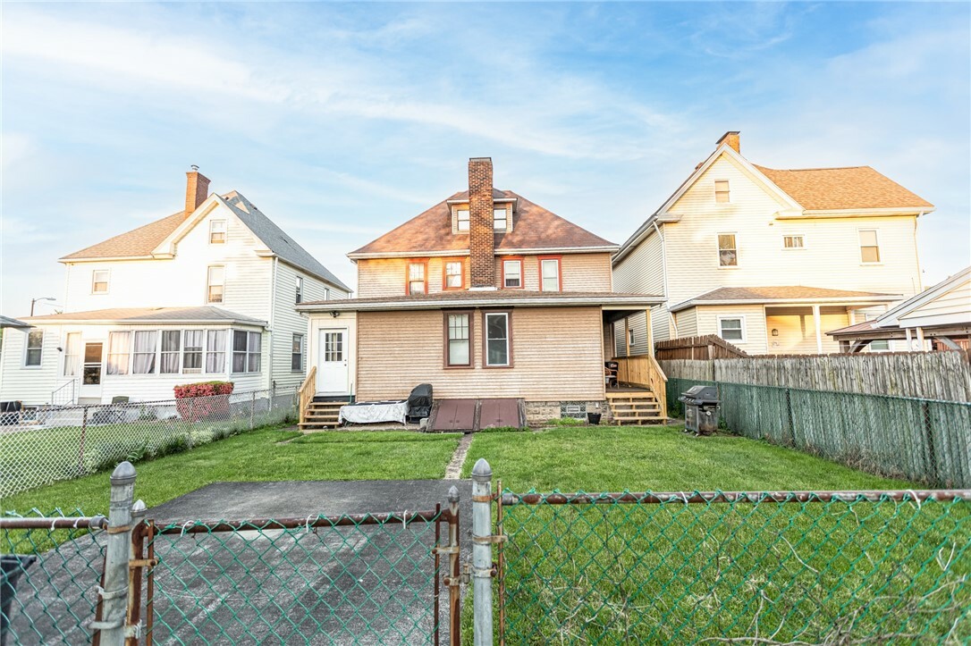 Property Photo: 1146/1146 1/2 Race St PA 15425