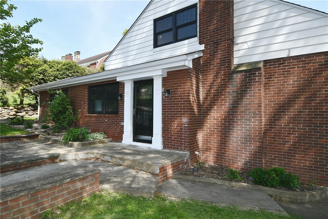 Property Photo:  200 Graham Street  PA 15143 
