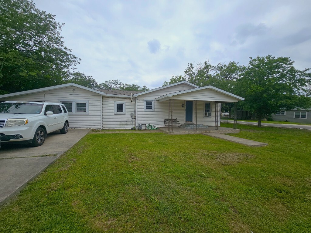 Property Photo: 511 S Meyer Street TX 78640