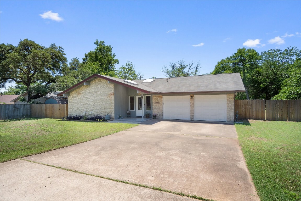 Property Photo: 2007 Matthews Lane TX 78745