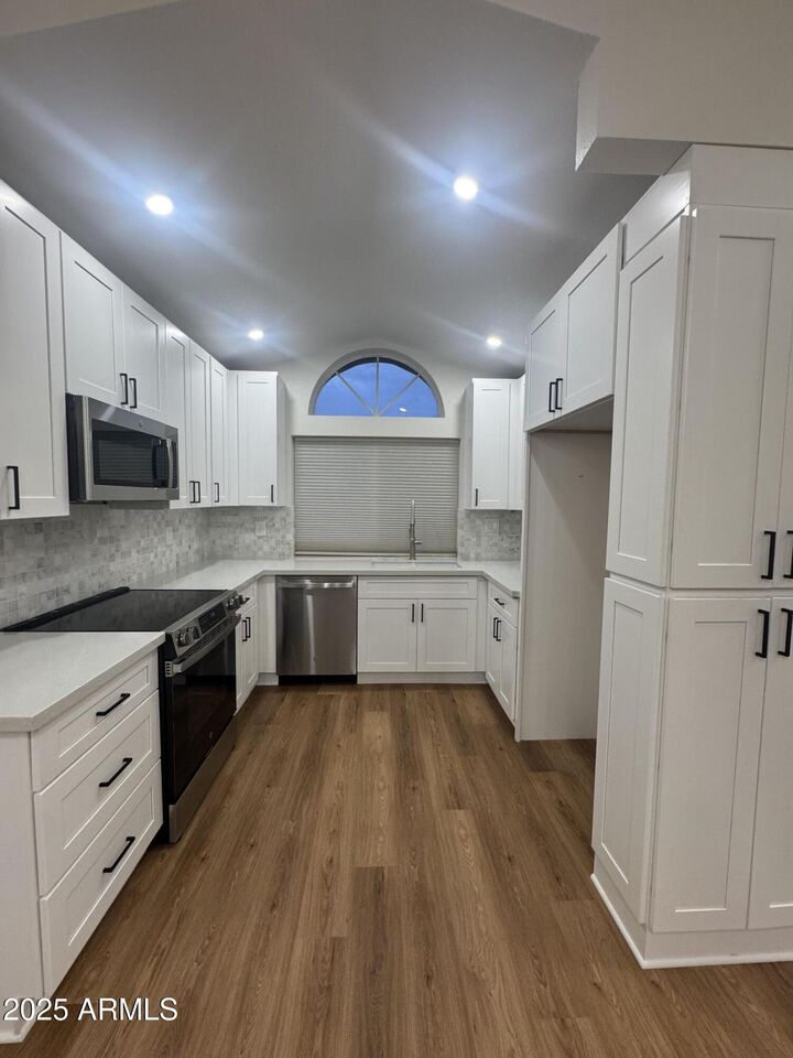 Property Photo:  915 E Annette Drive  AZ 85022 