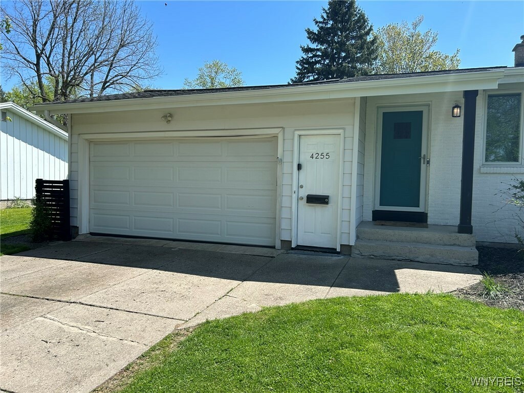 Property Photo: 4255 Roxbury Drive NY 14221