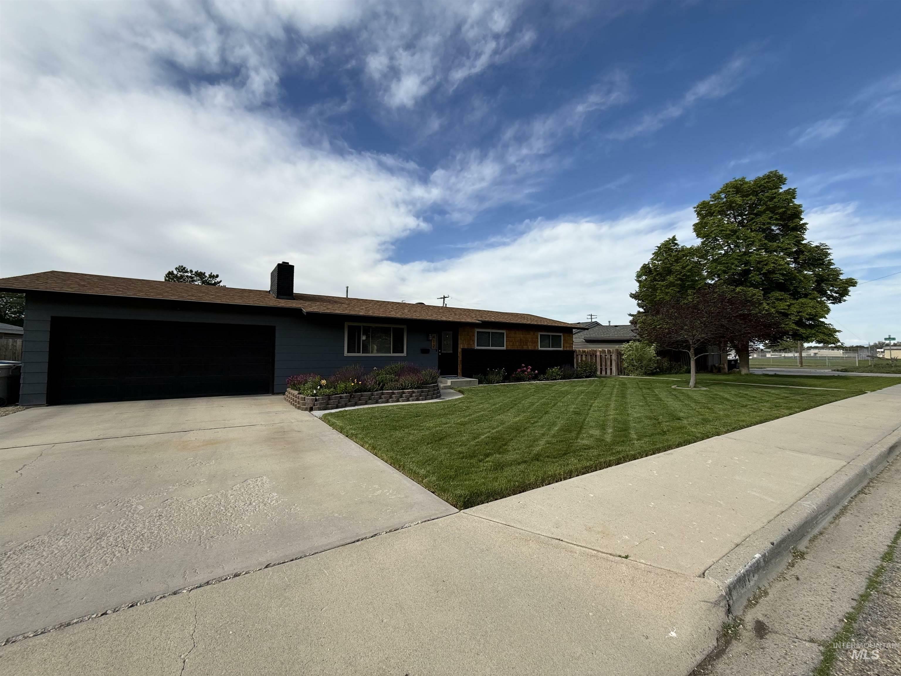 Property Photo: 412 W Dakota Ave ID 83686