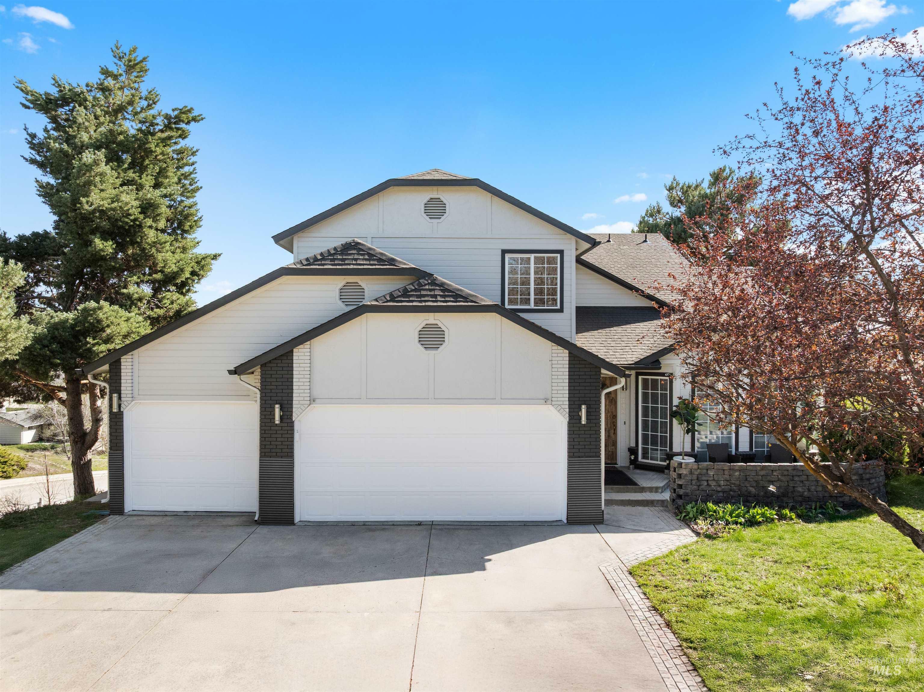 Property Photo: 398 N Pebble Beach Way ID 83616