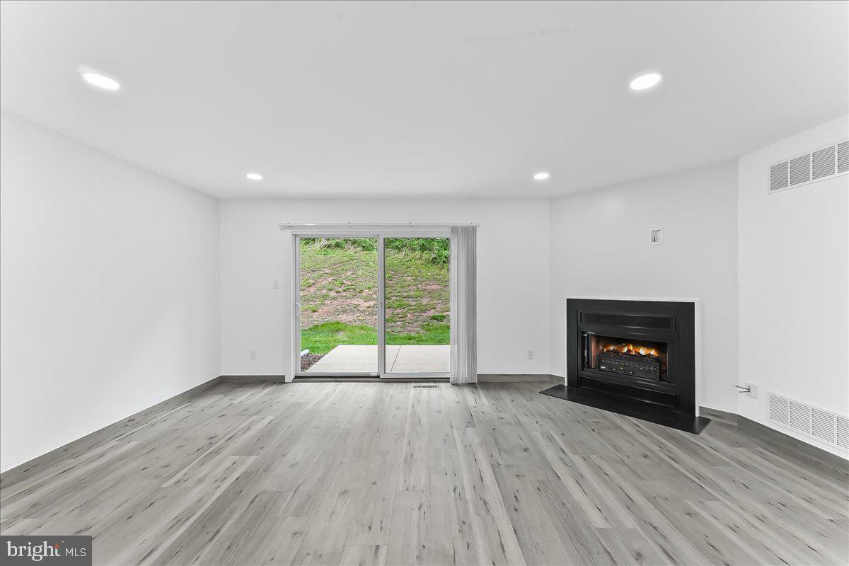 Property Photo: 402 S Point Drive 402 PA 19317