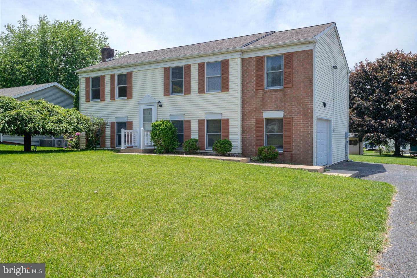 Property Photo: 2497 Ellendale Drive PA 17602