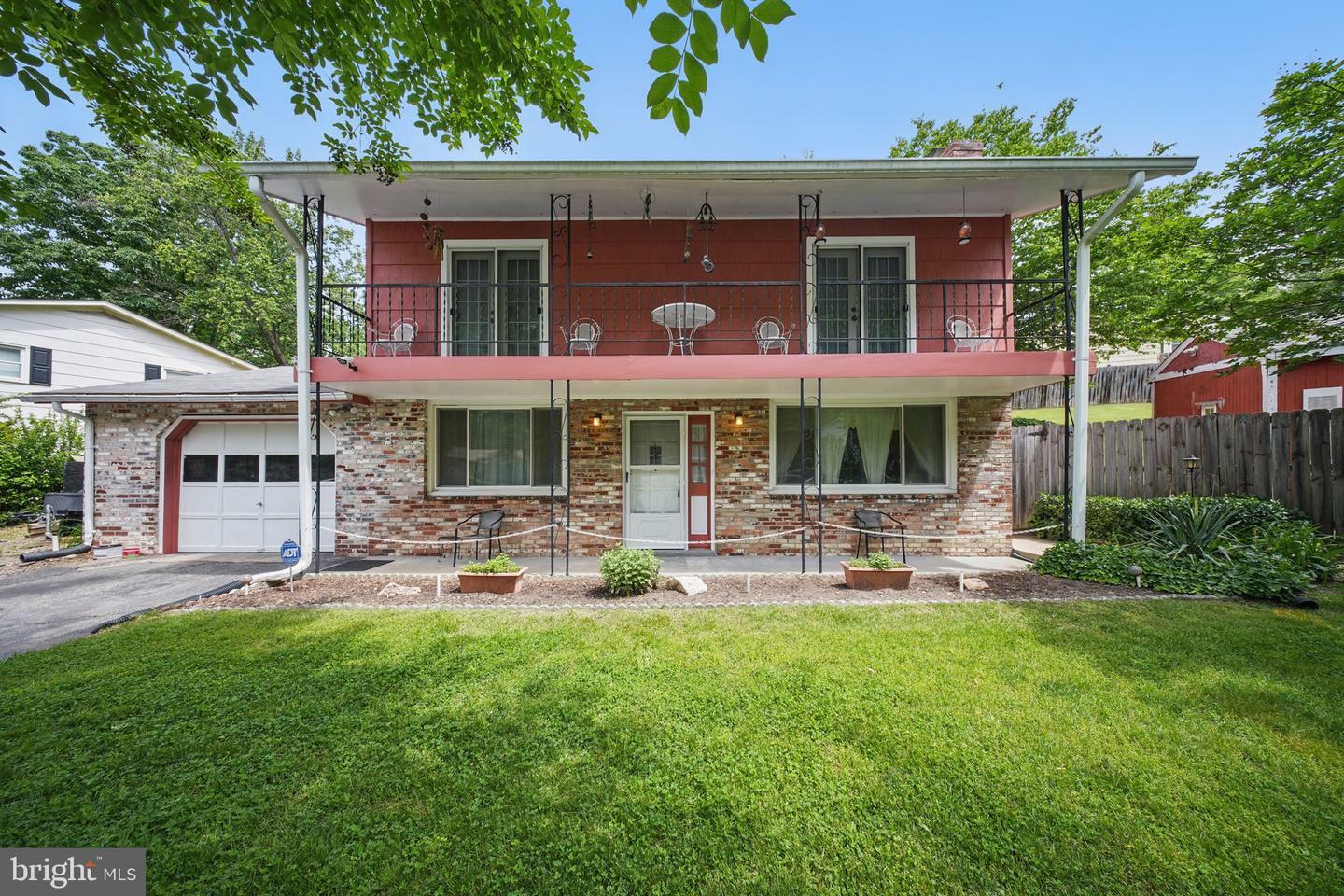 Property Photo: 19007 Red Oak Lane VA 22172