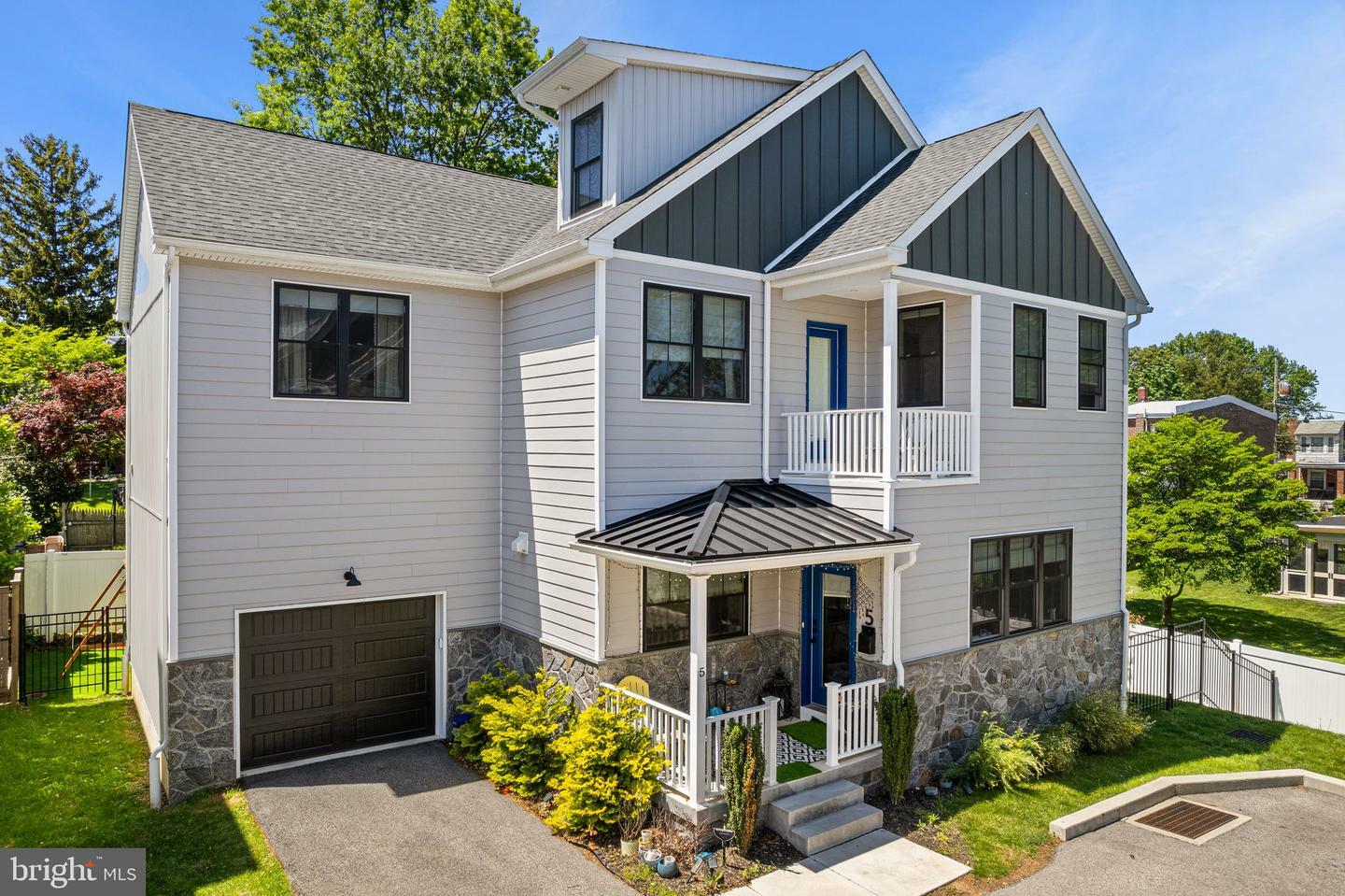 628 Leverington Avenue 5  Philadelphia PA 19128 photo