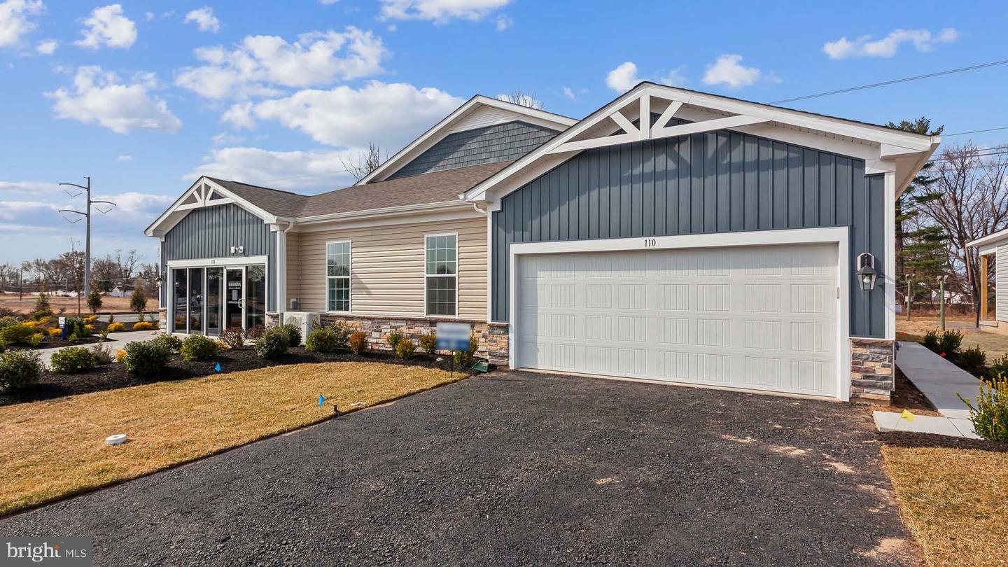 Property Photo: 202 Delhaas Circle PA 19007