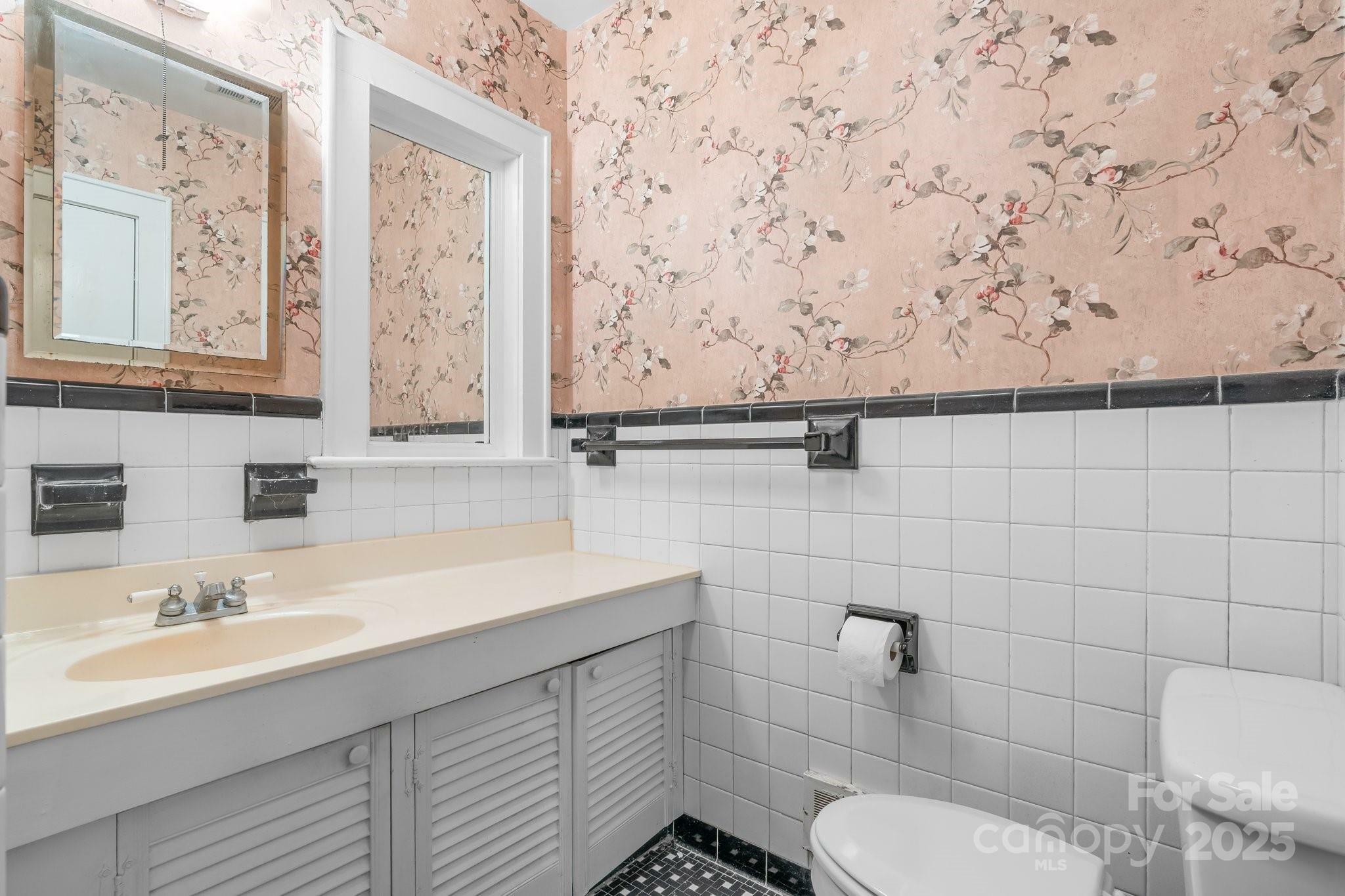 Property Photo: 220 Broad Street NC 28752