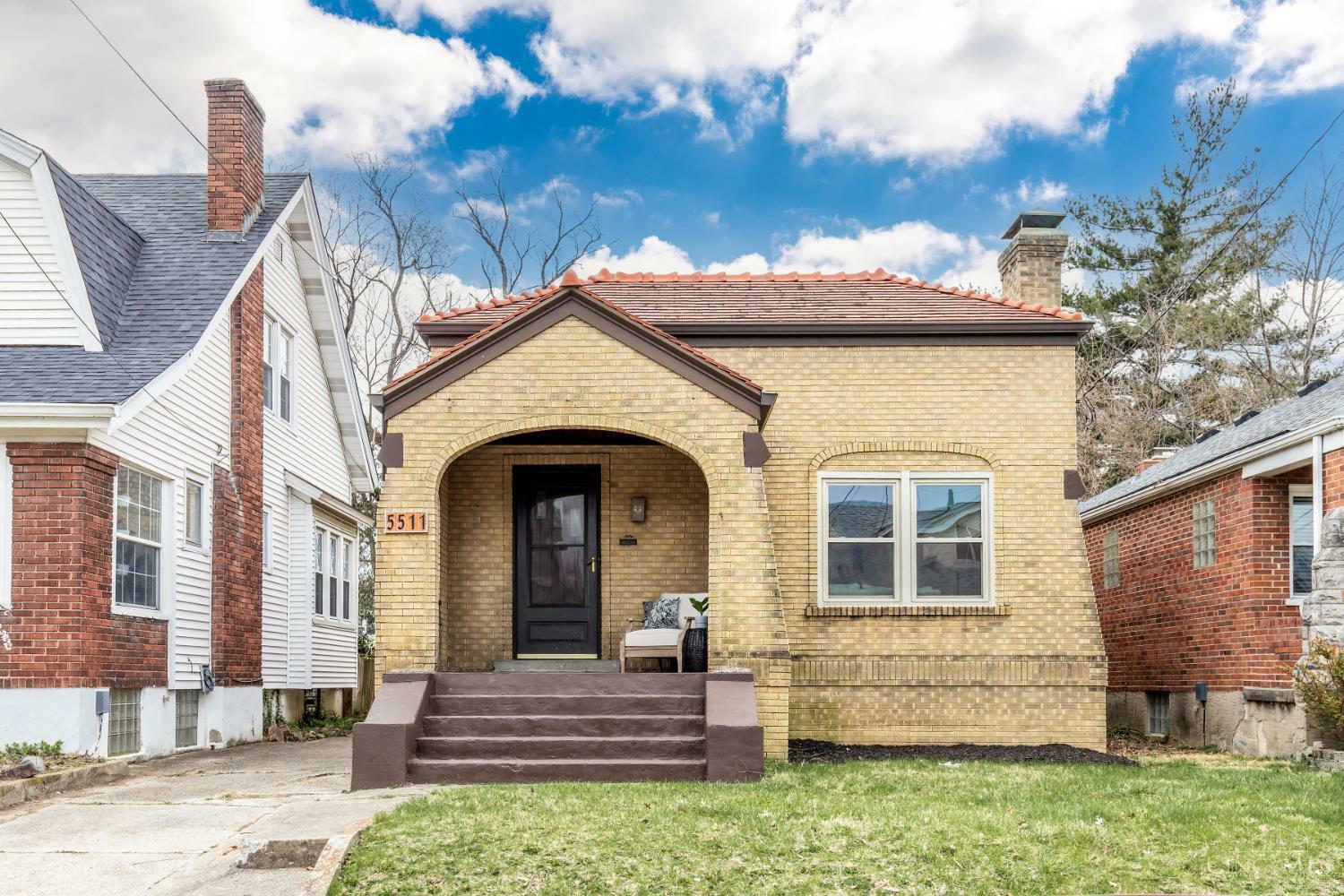 Property Photo: 5511 Warren Avenue OH 45212