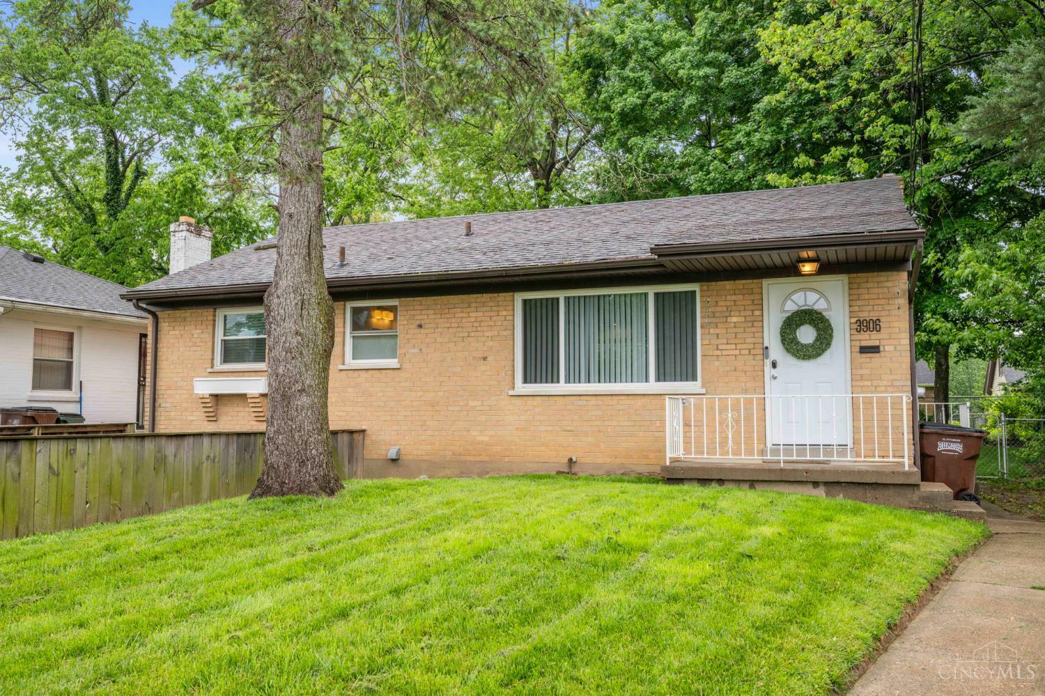 Property Photo: 3906 N Fordham Place OH 45213