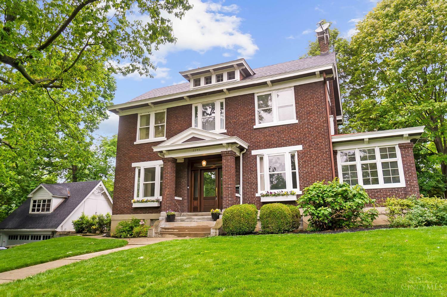 Property Photo: 3290 Observatory Avenue OH 45208