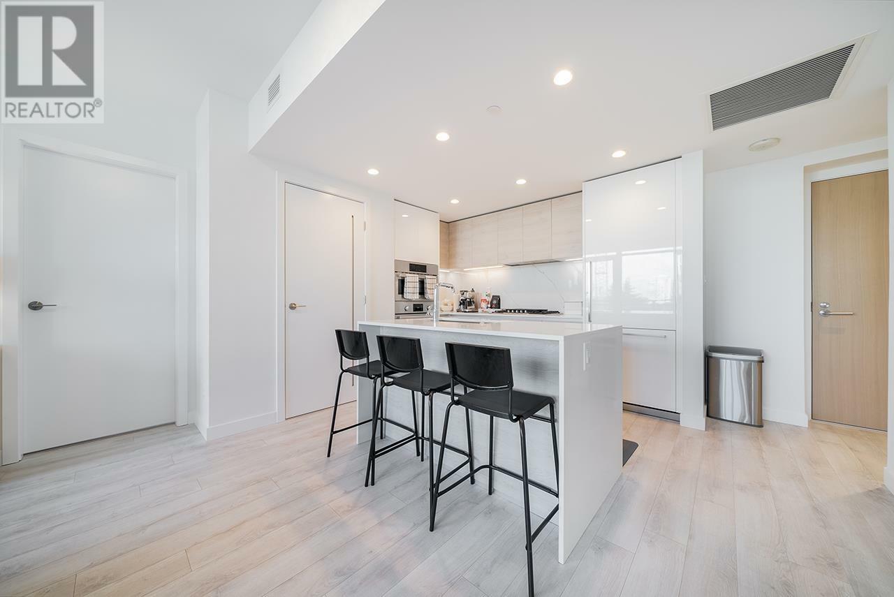 Property Photo: 2085 Skyline Court 305 BC V5C 0M6