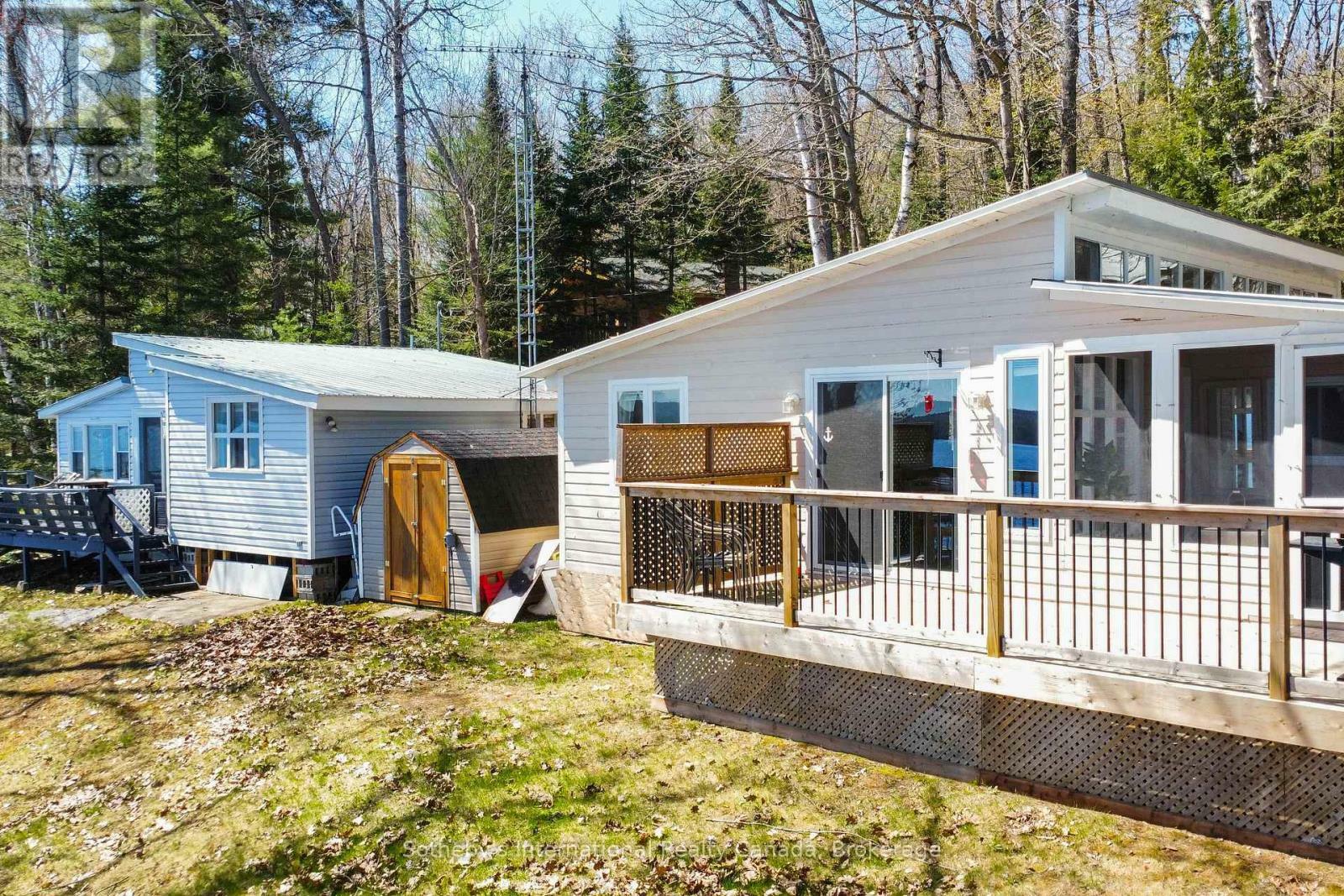 Property Photo: 1028 Hillcrest Lane ON K0M 1S0