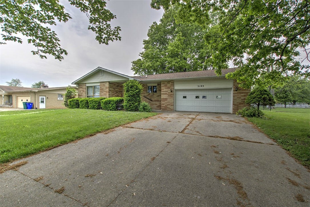 Property Photo: 3103 N Oakland Avenue IL 62526