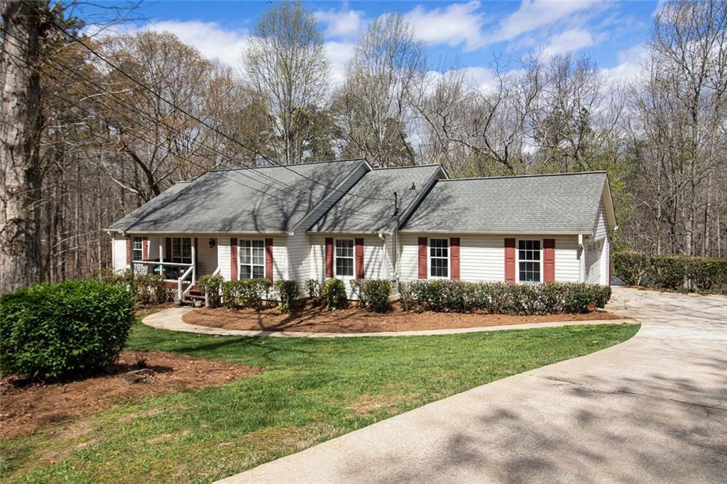 Property Photo: 4150 E Chapel Hill Road GA 30135